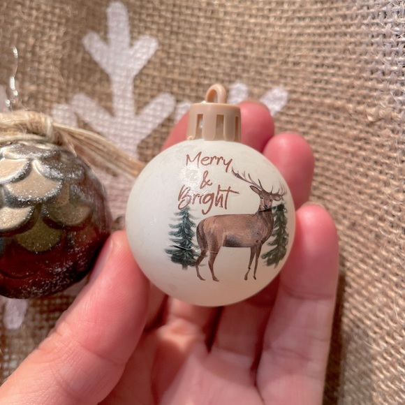 Mini acorn and deer Christmas ornament earrings - Picture 6 of 6